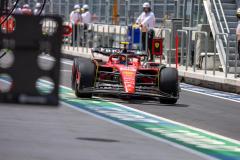 FP1 Pit Lane