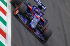 Daniil Kvyat (RUS) Scuderia Toro Rosso STR14