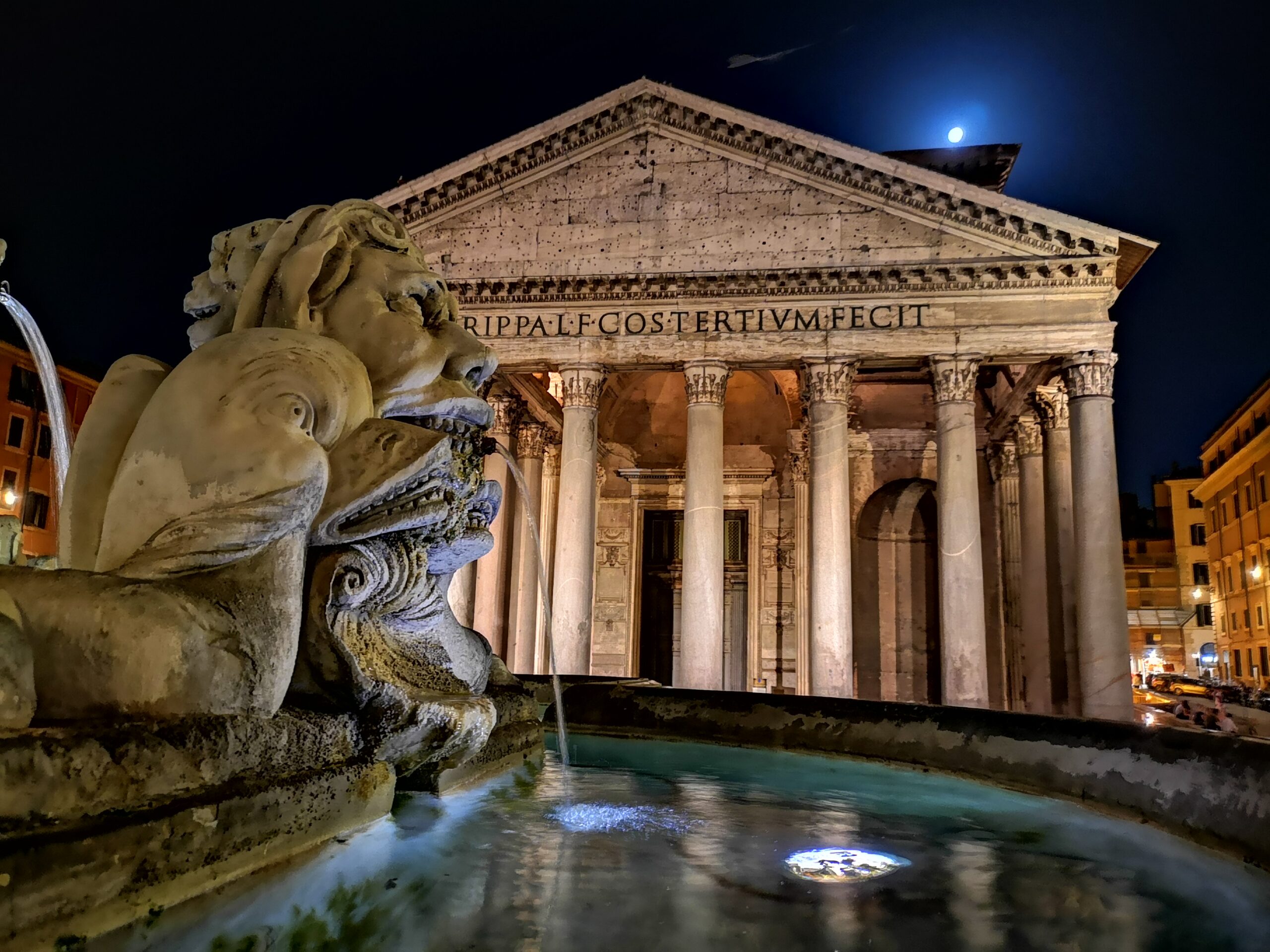 Roma, Italy (by night)